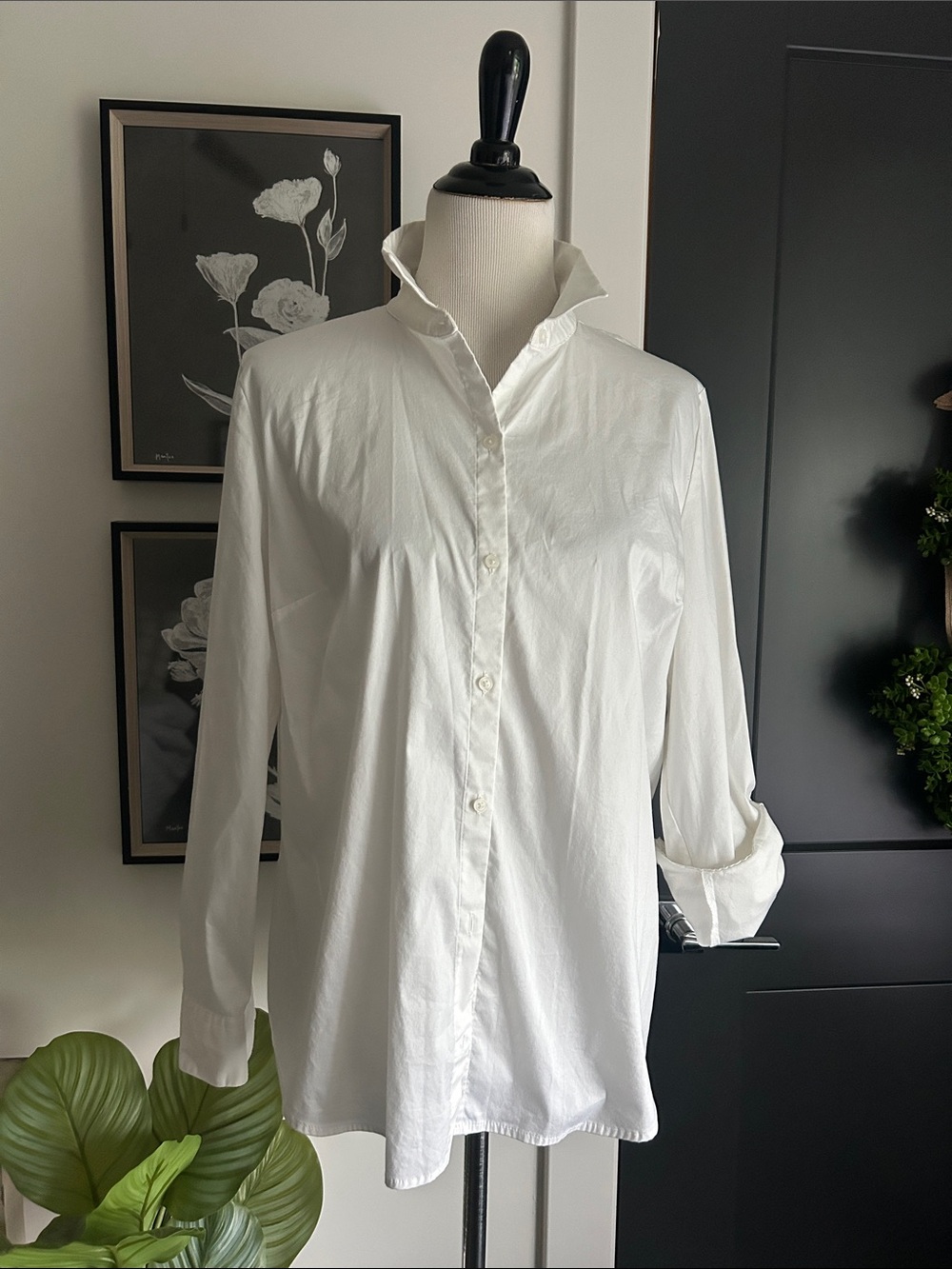 White XL Button-Up Shirt - Classic Long Sleeve with roll & button option